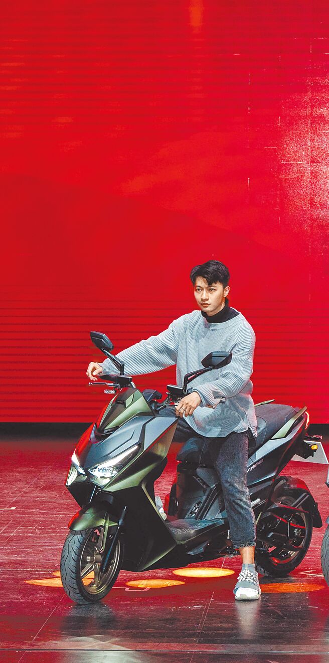 KYMCO KRV Nero全新登场，以义大利文Nero「黑」作为全新概念，象徵超越对手的天赋资质。（石智中摄）