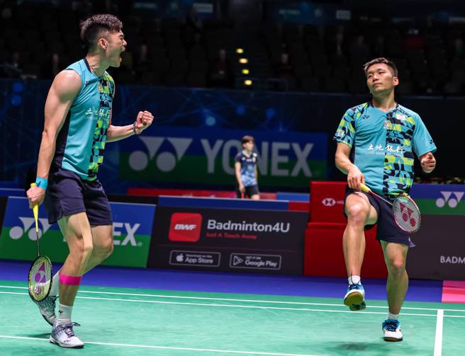 李洋（右）、王齐麟（左）晋级亚锦赛男双16强。（资料照／Badminton Photo提供）
