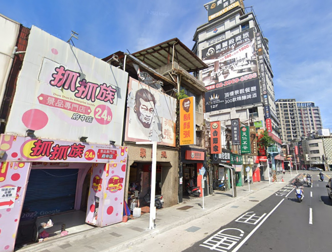 板桥府中站的鬍鬚张鬍子被「剃光」，让不少网友看傻。(图／Google Map街景)