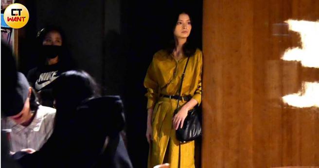 现场出现一个跟林依晨穿得一模一样的演员。（图／本刊摄影组）