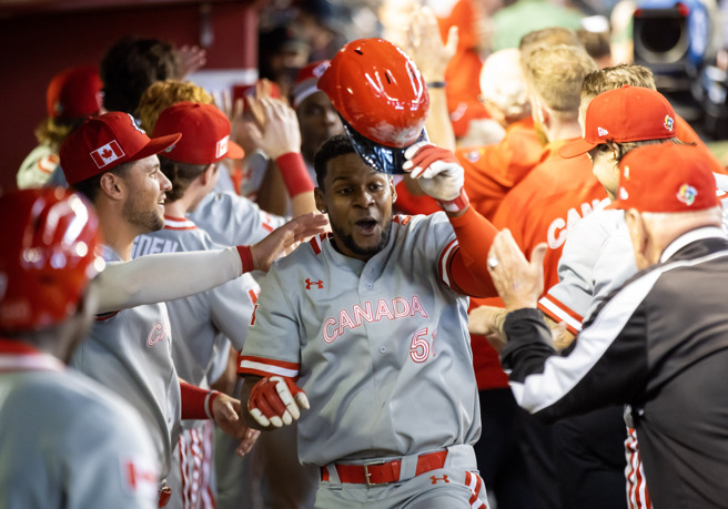 羅培茲（中）三分炮讓加拿大添加保險分。（路透）