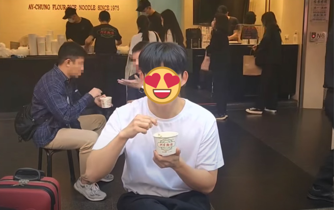 玉泽演大吃台式美食。（图／YT@Taec Y Ok）