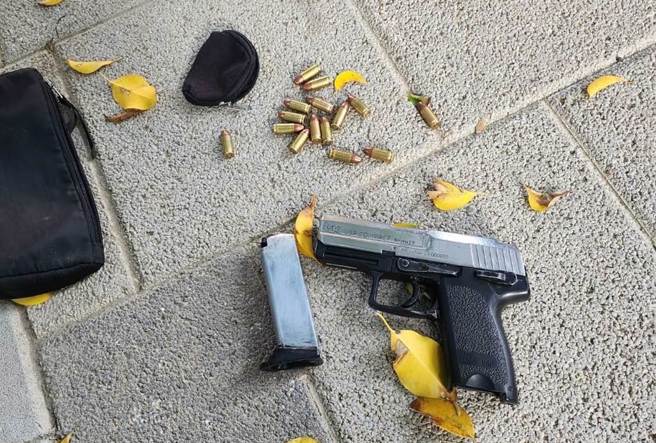 万华警方日前在老松国小对面树丛起获枪弹。（警方提供）