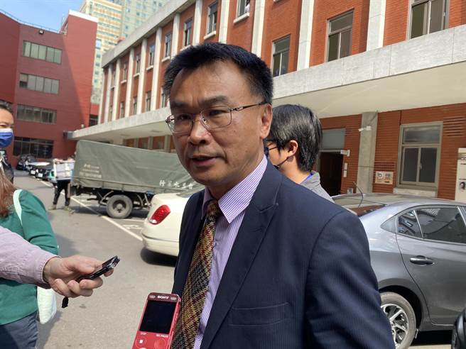 农委会主委陈吉仲表示，4月民眾就可不用排队买蛋。（李柏澔摄）