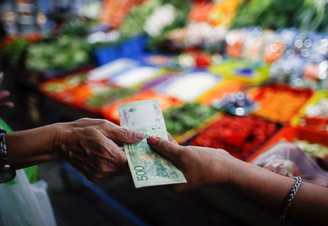 综合法新社与路透社报导，阿根廷国家统计暨普查局（Indec）表示，阿根廷2月通膨率攀升6.6%，今年初以来则上扬13.1%。(图/路透社)