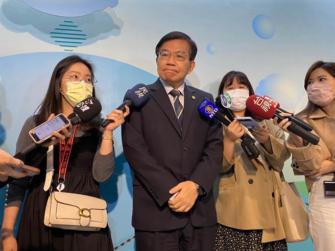 交通部长王国材（中）。（陈佑诚摄）