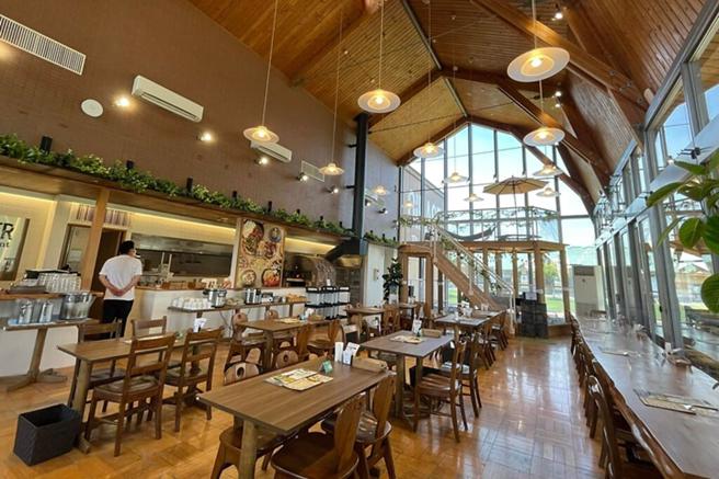 用餐空间宽敞的「OIRASE BEER Brewery & Reatsura」。　图：向日游顾问有限公司／来源
