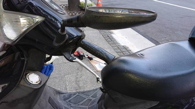 啦啦队女神「父闪车连2撞躺加护」，肇事驾驶逃逸警急追。(警方提供)