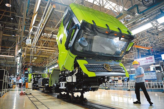 大陆1—2月规模以上工业增加值同比增长2.4％。（新华社）