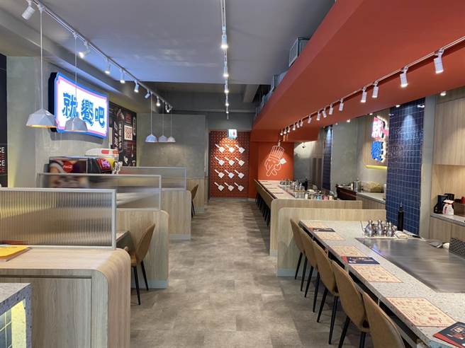 王品集团新品牌「就飨铁板烧」正式开幕。（王品提供）