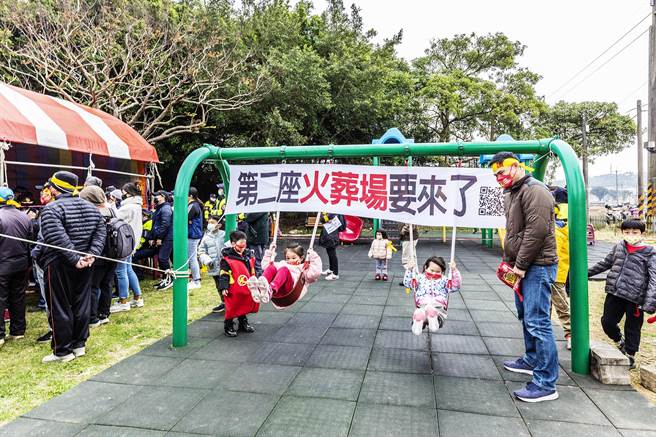 湖口反生命园区自救会18日将参与植树节活动，公告为喝咖啡、植树亲子日，是否会挂布条及小看板还要讨论。（罗浚滨摄）