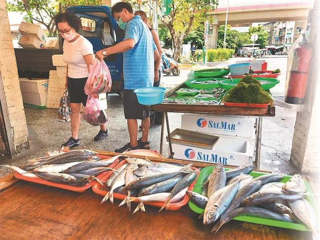 大陆自今日起恢復台湾冰鲜白带鱼和冻竹筴鱼进口。（本报资料照）