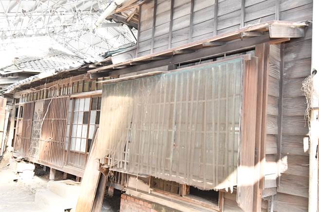 目前留下的2栋宿舍是建造于昭和10年(1935年)至昭和11年(1936年)提供株式会社臺湾银行彰化支店头取、副头取居住。(彰化县政府提供／吴建辉彰化传真)