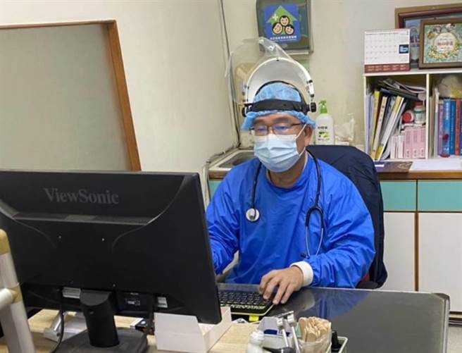 头份市晟新诊所院长谢其欣与为恭医院落实医疗转诊合作。（为恭医院提供／谢明俊苗栗传真）