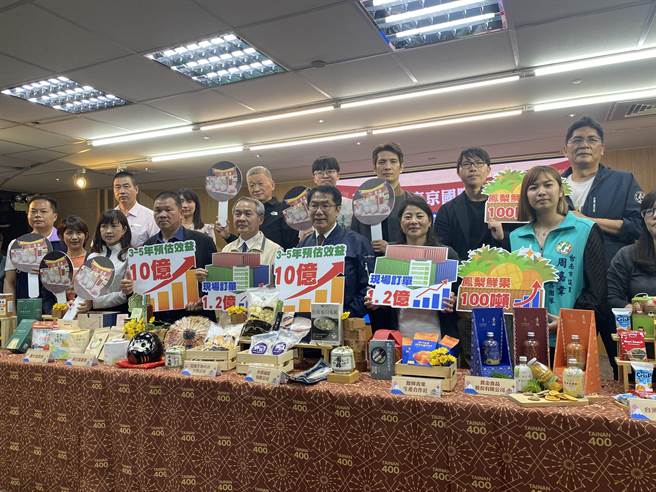 台南市长黄伟哲率团前往东京国际食品展参展，未来3至5年订单数量预计超过10亿元，成果丰硕。(曹婷婷摄)