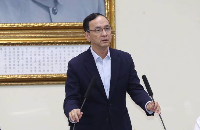 国民党主席朱立伦（中）15日主持中常会，并于会上致词。（资料照／刘宗龙摄）