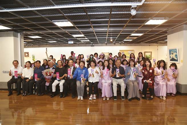 嘉凤狮子会艺文联展在嘉义市文化局举行。（廖素慧摄）