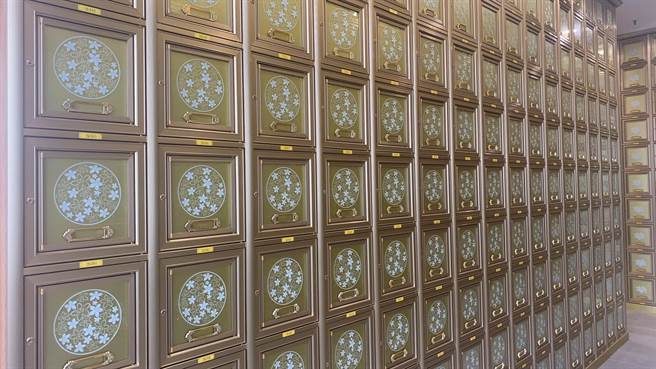 桃园市中坜纳骨堂2楼新增4764柜位，也鼓励1柜多罐。（吕筱蝉摄）