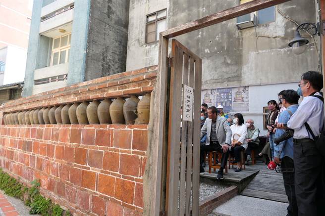 云林县北港工艺坊因老旧、漏水，将于「台湾工艺之家北港区工艺联展」后进行招标整修再活化。（张朝欣摄）