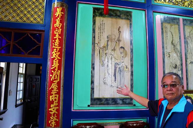 曾获选台湾歷史建筑百景的「张家旭升居」，歷经百年洗礼后仍令人惊艳，屋内数幅国宝级画师陈玉峰所绘的水墨画保存状况超良好。（谢佳潾摄）