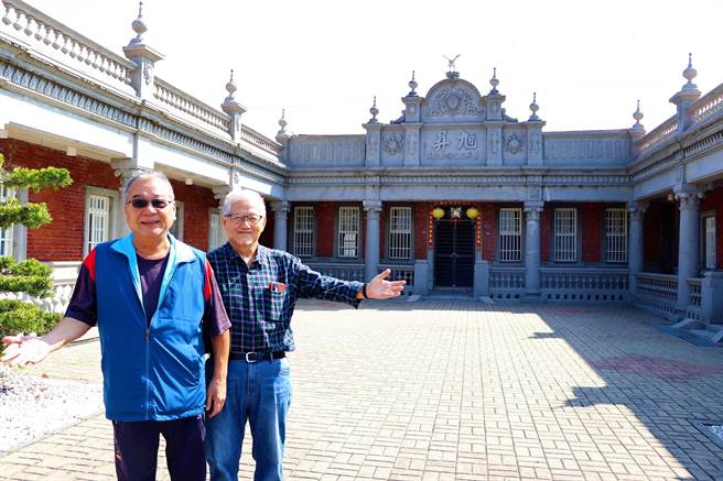 第3代传人张博程斥资近500万依传统工法修整「旭升居」后，近日与好友前乡长林宏村等人成立「屏东县南州乡古厝雅集文化协会」，计画将百年古厝打造成地方艺文平台。（谢佳潾摄）