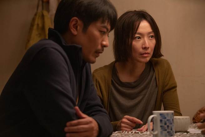 郑秀文与陆骏光在片中因经歷丧子之痛，展开成为寄养父母之路。（甲上娱乐提供）