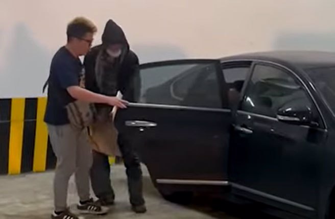 57岁李姓男子讯后依杀人罪嫌移送桃园地检署侦办，检方复讯后向桃园地院声请羁押禁见。(影片翻拍)