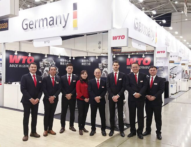 德国WTO及凯国公司专业经营团队菁英，于TIMTOS 2023德国馆区中展示WTO新产品，并详述相关应用及解决方案。图／李淑慧