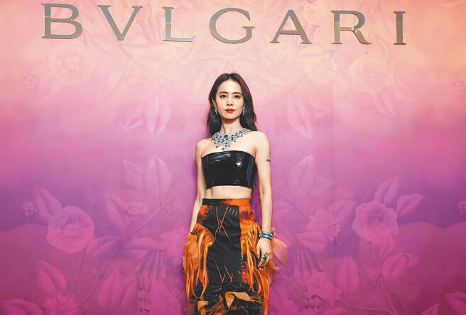 蔡依林出席宝格丽珠宝展，抢先鑑赏逾300件、总价逾80亿的珠宝，戏称是「用珠宝洗眼睛」。（陈俊吉摄）