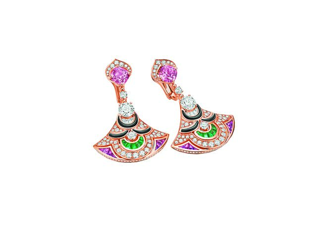 宝格丽伊甸奇蹟花园系列Blossoming Colors彩宝耳环。（BVLGARI提供）