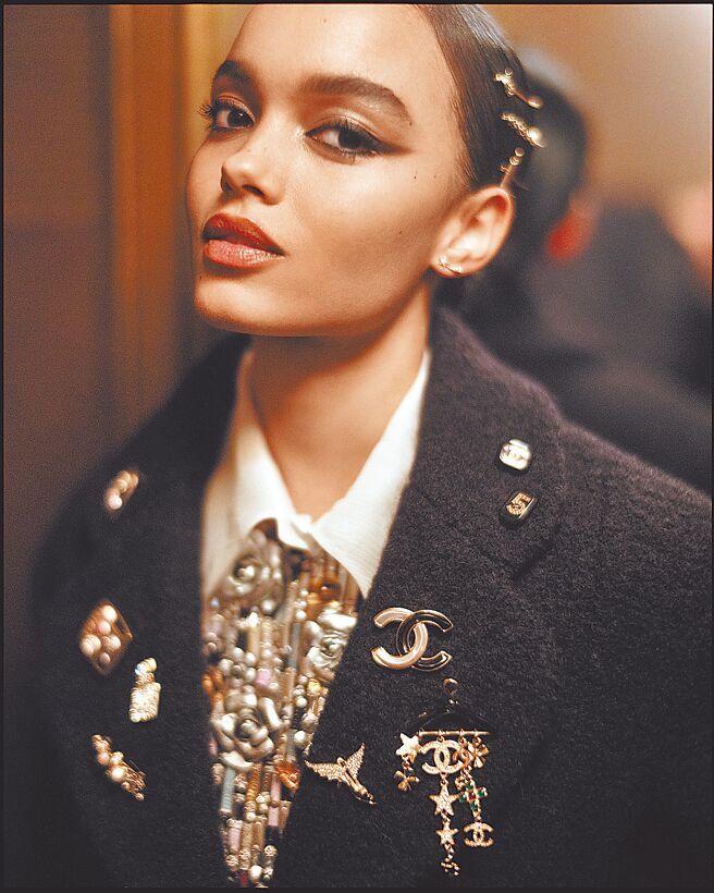 奈儿摩登COCO香水全新形象代言人由惠特妮皮克接任。（CHANEL提供）