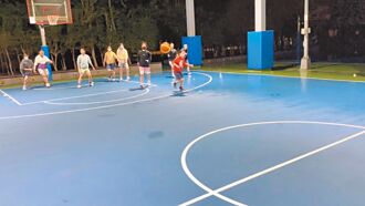 北市青年公園風雨籃球場溼滑 擬增隔柵防潑水