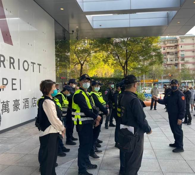 竹聯幫明仁會日前在大直萬豪酒店的春酒，引發警政署發動全國威力掃蕩。（民眾提供）