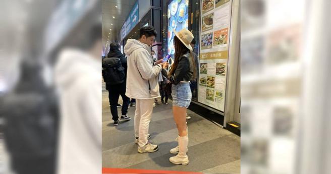 田舞阳带着辣妹女性友人逛信义区。（图／读者提供）