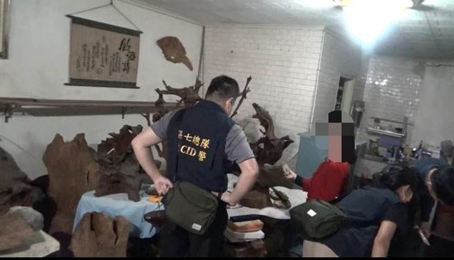 警方在鶯歌逮捕林姓父子。（保七刑大提供）