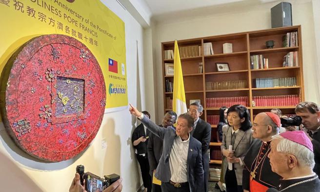 简秀枝》李世明大使策划「五饼二鱼」特展礼讚圣恩（图/爱传媒提供）