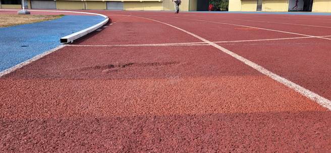 彰化田径场PU跑道将在下周一封闭，整修期间包含室内跑道都不对外开放，预计8月中完工才重新开放。（彰化县政府提供／吴建辉彰化传真）