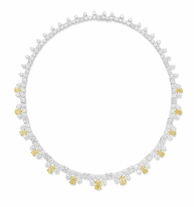 海瑞温斯顿黄钻项炼，镶嵌13颗总重约12.72克拉黄钻，勾勒艳阳高挂天空的轮廓。（Harry Winston）