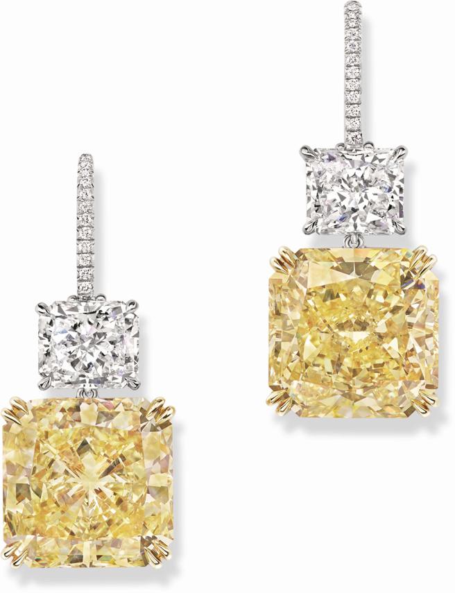 海瑞温斯顿The Incredibles系列枕型黄钻耳环，两颗黄钻各重约17克拉。（Harry Winston）