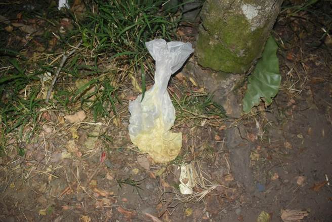 女子险遭性侵的案发现场，遗留歹徒吸食的强力胶袋。（新城警分局提供／王志伟花莲传真）