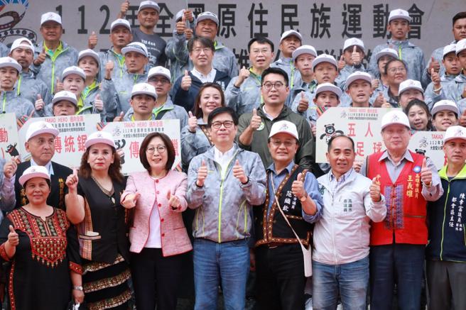 陈其迈期许这些代表高雄出战的TAKAO HERO能够创佳绩，凯旋赋归(高雄市原住民委员会提供)