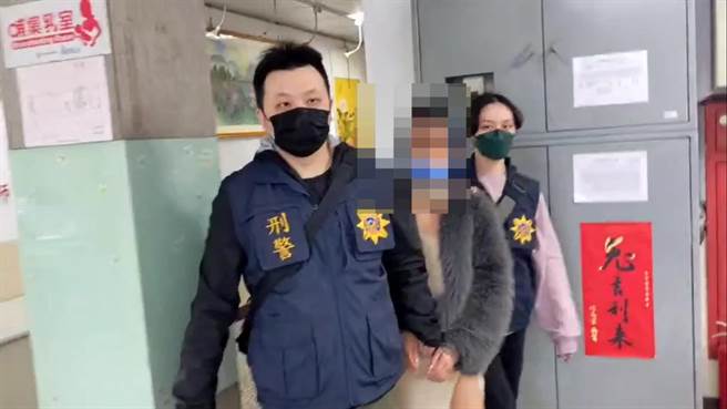 警方逮捕詐騙集團大姊頭朱女。（警方提供）