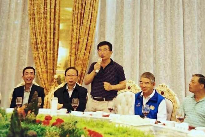 聯、國民黨籍立委羅志明（中站立者）涉共諜案。（翻攝黃埔軍校同學會活動手冊／袁庭堯高雄傳真）