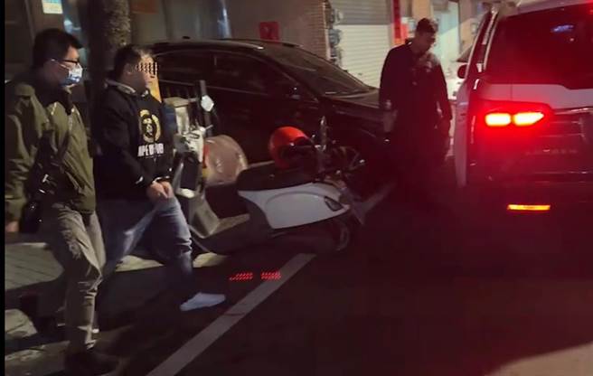 警方查獲劉姓男子與兒子共同製毒販毒。（警方提供）