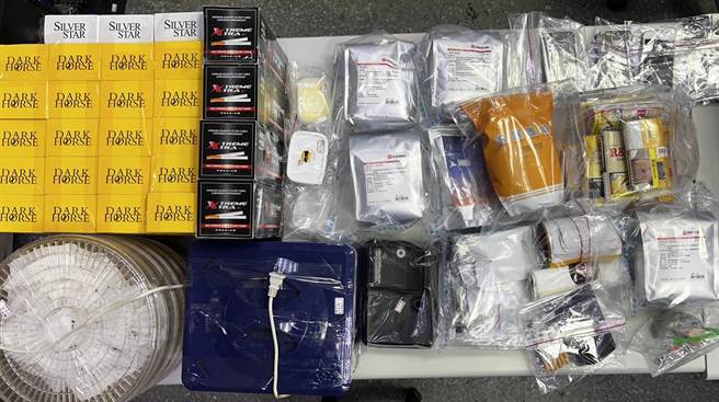 警方查獲毒品彩虹菸及製毒原料。（警方提供）★《中時新聞網》關心您：保護自己、遠離毒品！