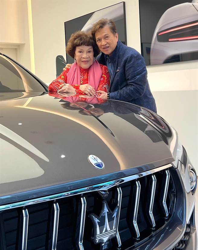 周游、李朝永打算开着新车游遍美丽宝岛。（李朝永提供）