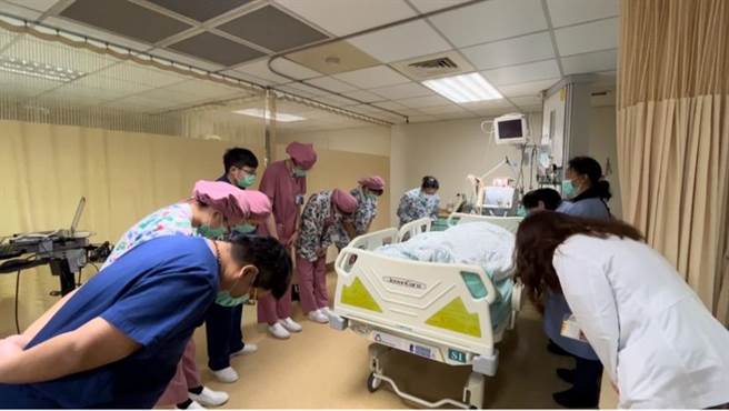 车床师傅叶正忠因病离世，家人化小爱为大爱，促成器官捐赠及担任大体老师。(光田医院提供)