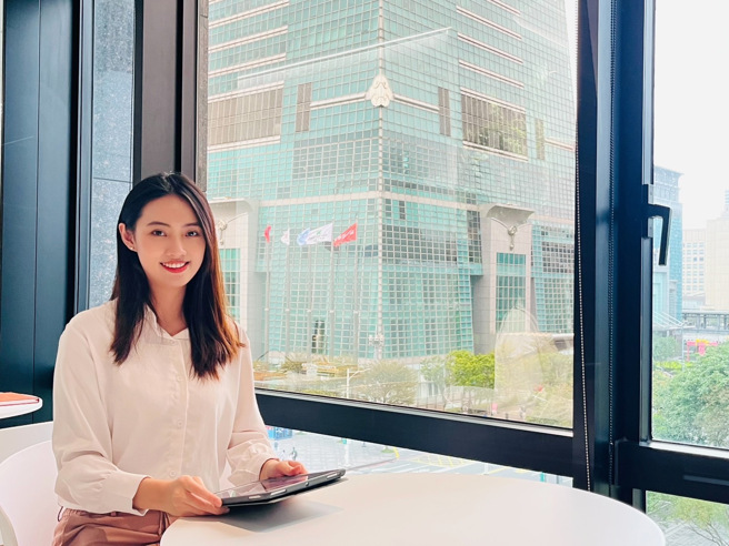 童莉婷擁有政大財管系、財管所的背景，大學時期選修了一堂「不動產實務」課程，自此開啟她對不動產領域的興趣。（圖/信義房屋提供）