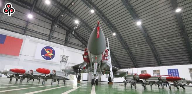 台海情势紧张，我方提高战备，有学者则主张反战。（本报资料照片）