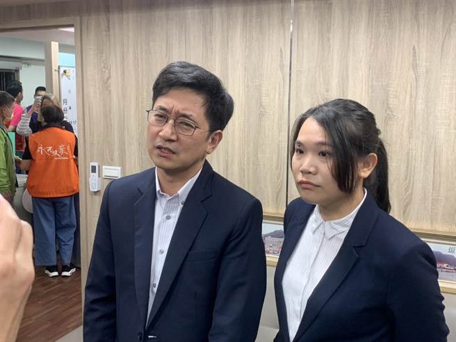 蔡适应说强调，他争取的2088、1579客运，还有近期1200北北基桃首都通月票方案，都可以让通勤族早点回家。（徐佑升摄）